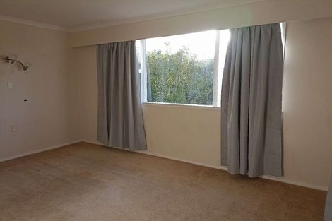 Photo of property in 15 Pohutukawa Avenue, Red Beach, 0932