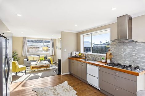 Photo of property in 37 Kapanui Road, Waikanae, 5036