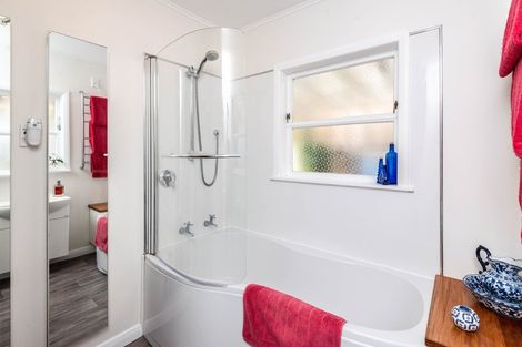 Photo of property in 15 Ruskin Road, Newlands, Wellington, 6037