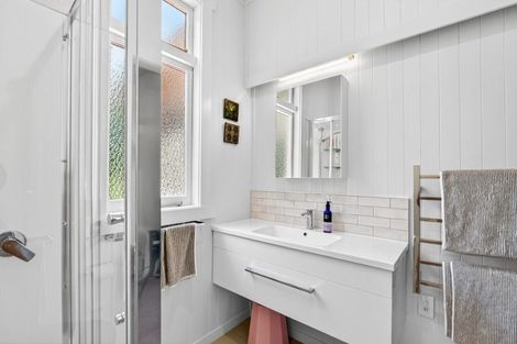 Photo of property in 12 Guys Hill Road, Hospital Hill, Napier, 4110