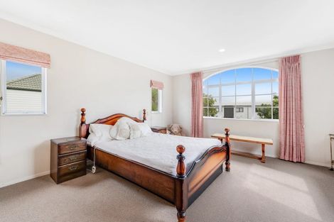 Photo of property in 198 Botany Road, Botany Downs, Auckland, 2010