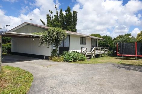 Photo of property in 9 Kirrie Avenue, Te Atatu South, Auckland, 0610