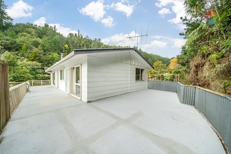 Photo of property in 102 Pinehaven Road, Pinehaven, Upper Hutt, 5019