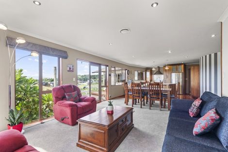 Photo of property in 117 Ruapehu Drive, Fitzherbert, Palmerston North, 4410