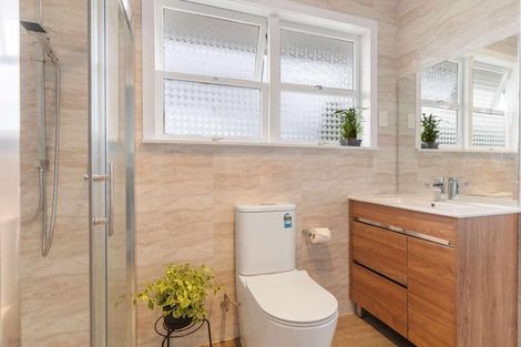 Photo of property in 11 Harrington Road, Henderson, Auckland, 0610