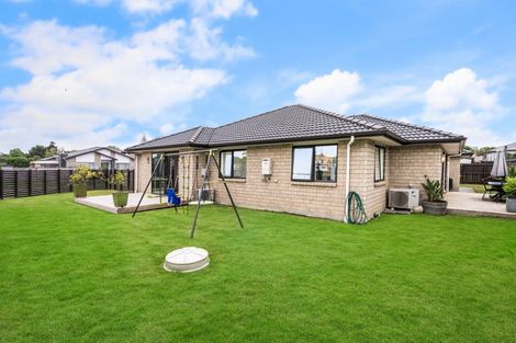 Photo of property in 5 Kahika Grove, Huapai, Kumeu, 0810