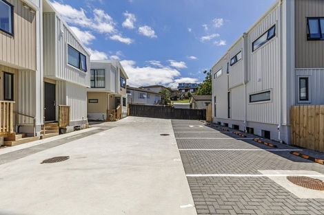 Photo of property in 2/7 Cedar Heights Avenue, Massey, Auckland, 0614