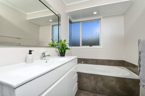 Photo of property in 2 Montana Place, Dinsdale, Hamilton, 3204