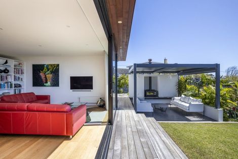 Photo of property in 5 Barrett Road, Spotswood, New Plymouth, 4310