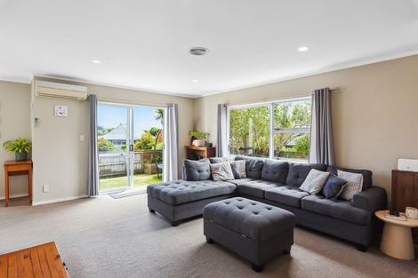 Photo of property in 73 Langdale Avenue, Paraparaumu, 5032