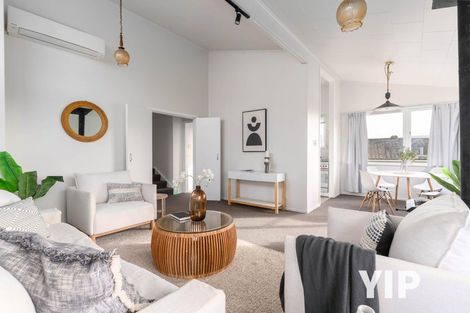 Photo of property in 9 Alwyn Place, Newlands, Wellington, 6037