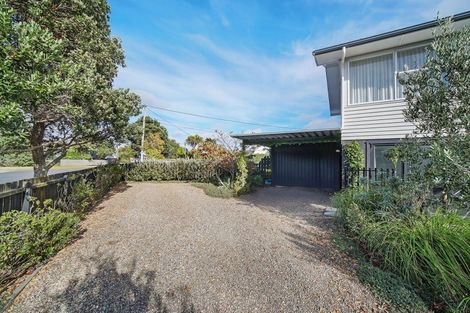 Photo of property in 36 Rewarewa Road, Te Atatu Peninsula, Auckland, 0610