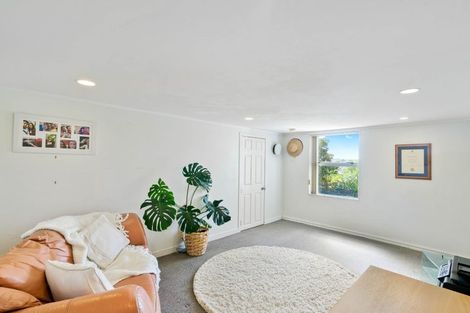 Photo of property in 1/8 Ludlow Terrace, Totara Vale, Auckland, 0627