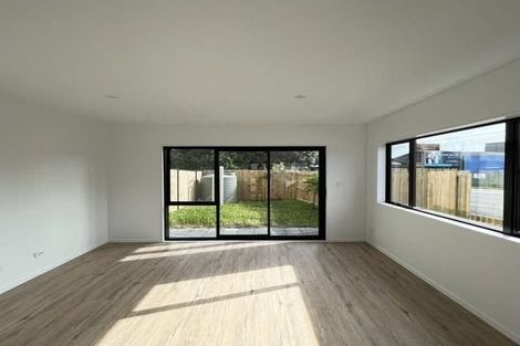 Photo of property in 1 Eileen Newey Place, Henderson, Auckland, 0612