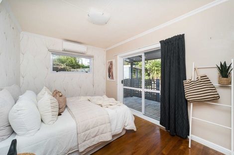 Photo of property in 140 Aokautere Drive, Fitzherbert, Palmerston North, 4410
