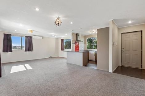 Photo of property in 43 Hewlett Road, Massey, Auckland, 0614