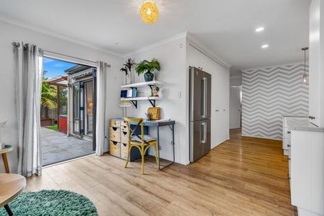 Photo of property in 11 Huntaway Lane, Te Atatu Peninsula, Auckland, 0610