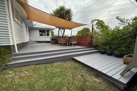 Photo of property in 30 Atkinson Road, Titirangi, Auckland, 0604