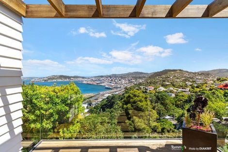 Photo of property in 122 Nicholson Road, Khandallah, Wellington, 6035