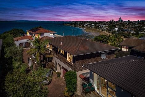 Photo of property in 3/23 Beach Road, Castor Bay, Auckland, 0620