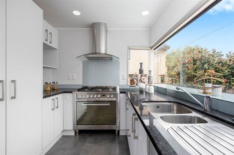 Photo of property in 6 Glucina Avenue, West Harbour, Auckland, 0618