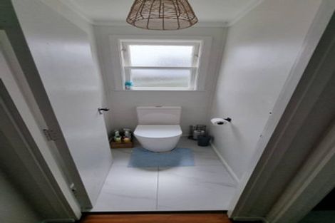 Photo of property in 2/11 Fruitvale Road, New Lynn, Auckland, 0600