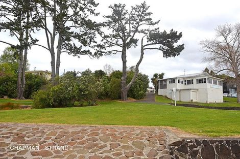 Photo of property in 9 Chapman Road, Te Atatu Peninsula, Auckland, 0610