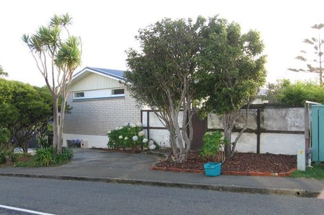 Photo of property in 6 Pelorous Street, Paparangi, Wellington, 6037