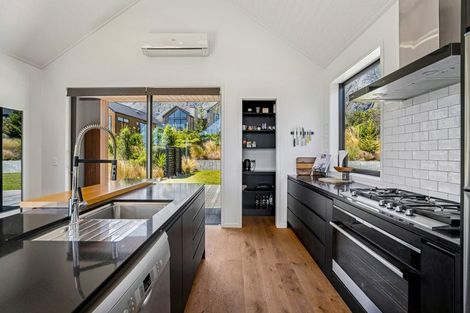 Photo of property in 19 Hackett Road, Jacks Point, Queenstown, 9371