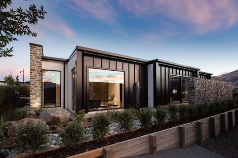 Photo of property in 9 Matipo Street, Wanaka, 9305