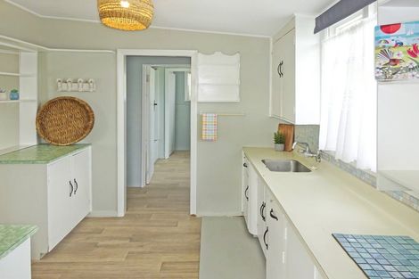 Photo of property in 46 Pratt Avenue, Foxton Beach, Foxton, 4815