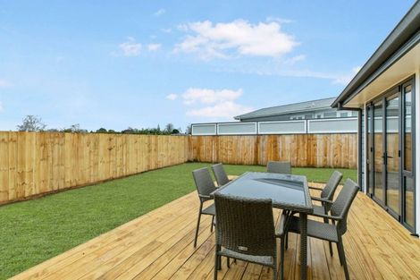 Photo of property in 28 Tahuna Minhinnick Drive, Glenbrook, 2681