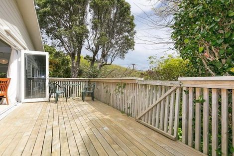 Photo of property in 2a West Road, Northland, Wellington, 6012
