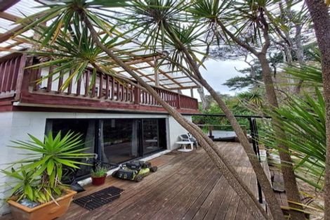 Photo of property in 1 Willowbrook Place, Titirangi, Auckland, 0604