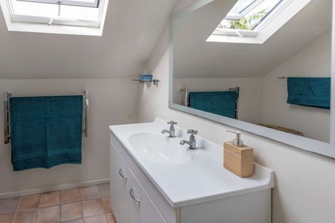 Photo of property in 37 Fields Parade, Oteha, Auckland, 0632