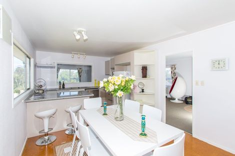 Photo of property in 13 Merida Place, Unsworth Heights, Auckland, 0632