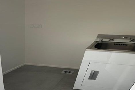 Photo of property in 468b Roscommon Road, Clendon Park, Auckland, 2103