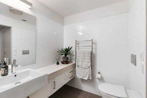 Photo of property in 7/48 Marine Parade, Mount Maunganui, 3116