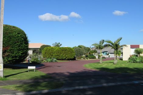 Photo of property in 43 Settlers Grove, Orewa, 0931