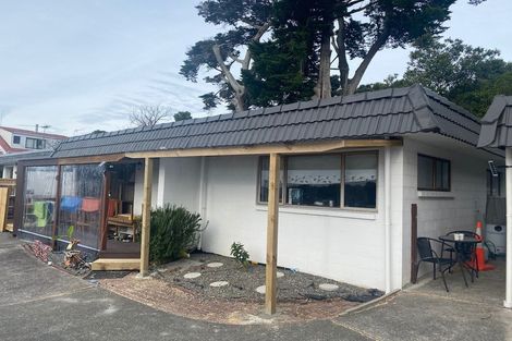 Photo of property in 2/16 Hollyhock Place, Browns Bay, Auckland, 0630