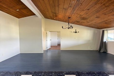 Photo of property in 231 Glengarry Road, Glen Eden, Auckland, 0602