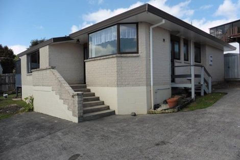 Photo of property in 37 Kirrie Avenue, Te Atatu South, Auckland, 0610