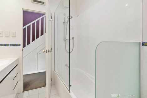 Photo of property in Mcfarlane Mews, 2u2 Mcfarlane Street, Mount Victoria, Wellington, 6011