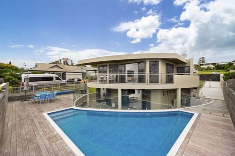 Photo of property in 18 Pacific Parade, Army Bay, Whangaparaoa, 0930