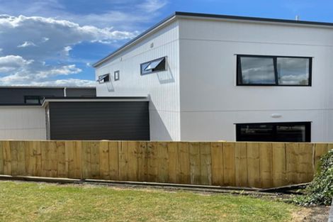 Photo of property in 2/20 Marama Street, Castor Bay, Auckland, 0620