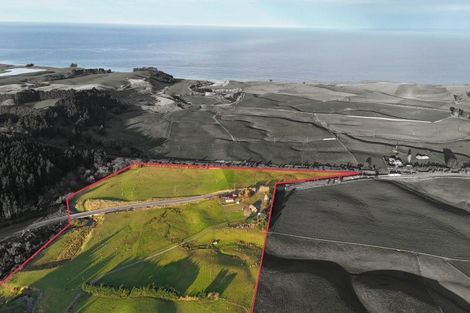 Photo of property in 16 Bay Road, Purakaunui, 9081