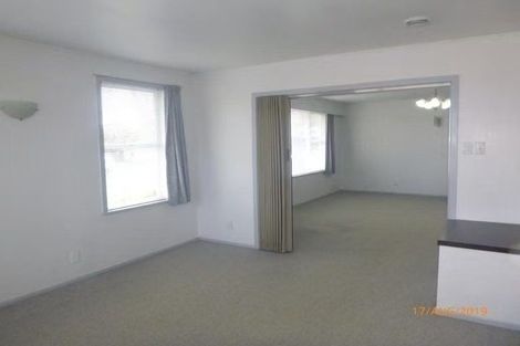 Photo of property in 2 Nielsen Place, Massey, Auckland, 0614