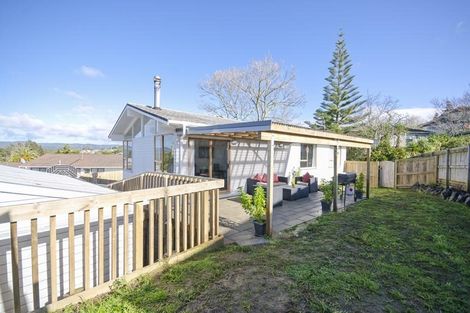 Photo of property in 19 Crompton Road, Massey, Auckland, 0614