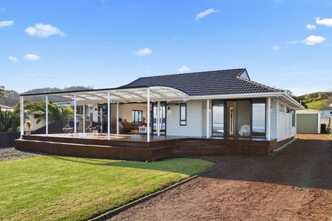 Photo of property in 25 Kawakawa Bay Coast Road, Kawakawa Bay, Papakura, 2585