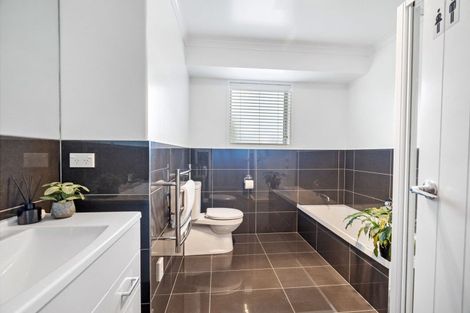 Photo of property in 25 Waitemata Drive, One Tree Point, 0118